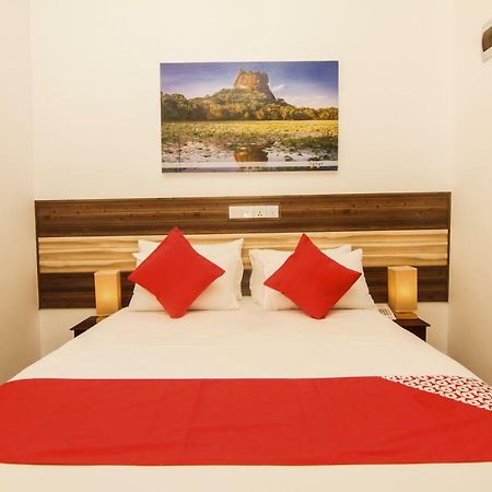 Clove Transit Hotel Kotugoda ภายนอก รูปภาพ