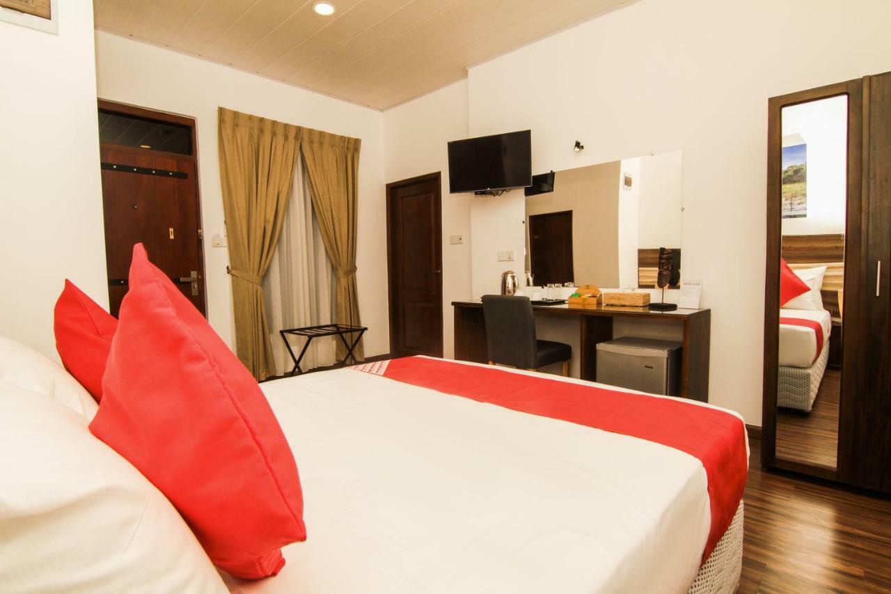 Clove Transit Hotel Kotugoda ภายนอก รูปภาพ