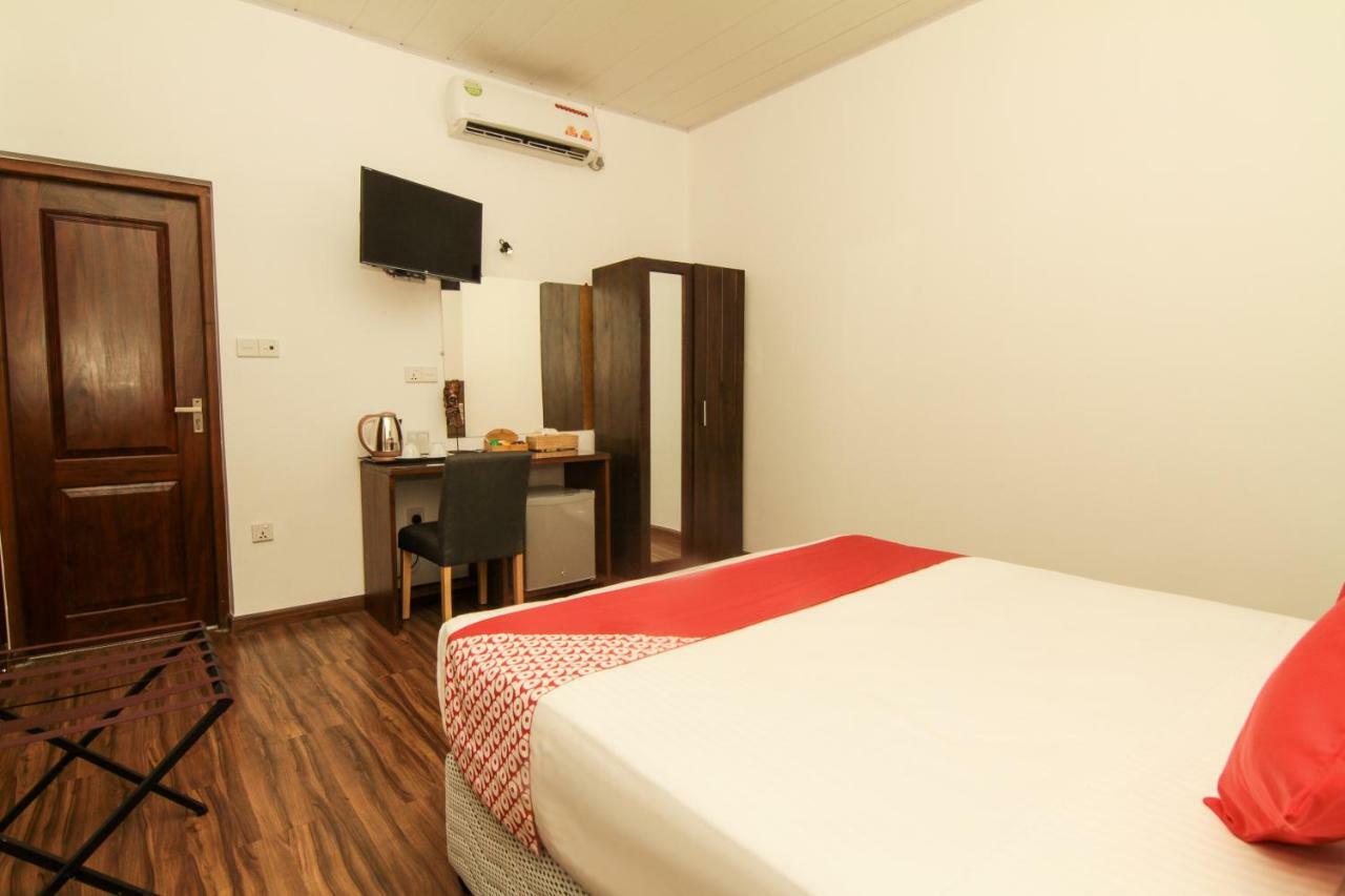Clove Transit Hotel Kotugoda ภายนอก รูปภาพ