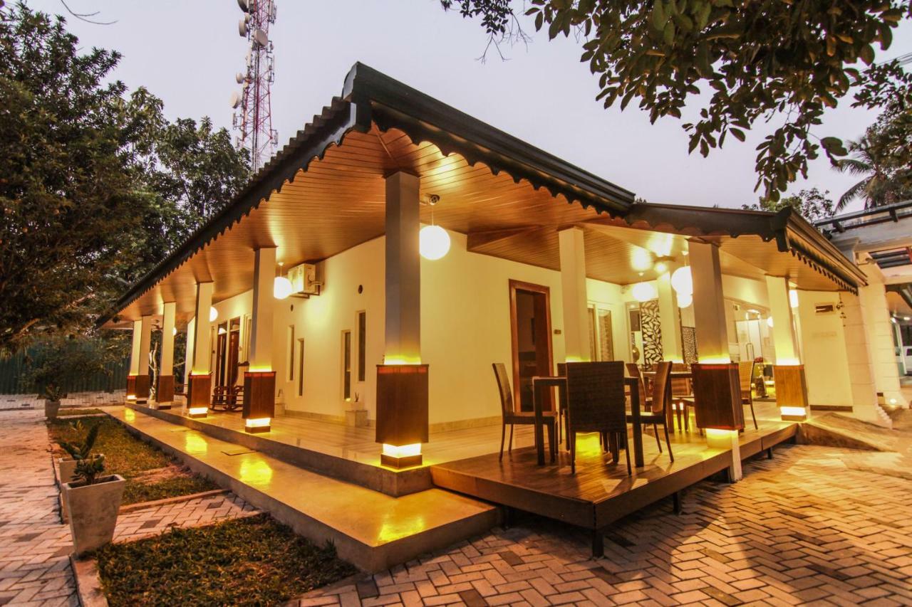 Clove Transit Hotel Kotugoda ภายนอก รูปภาพ