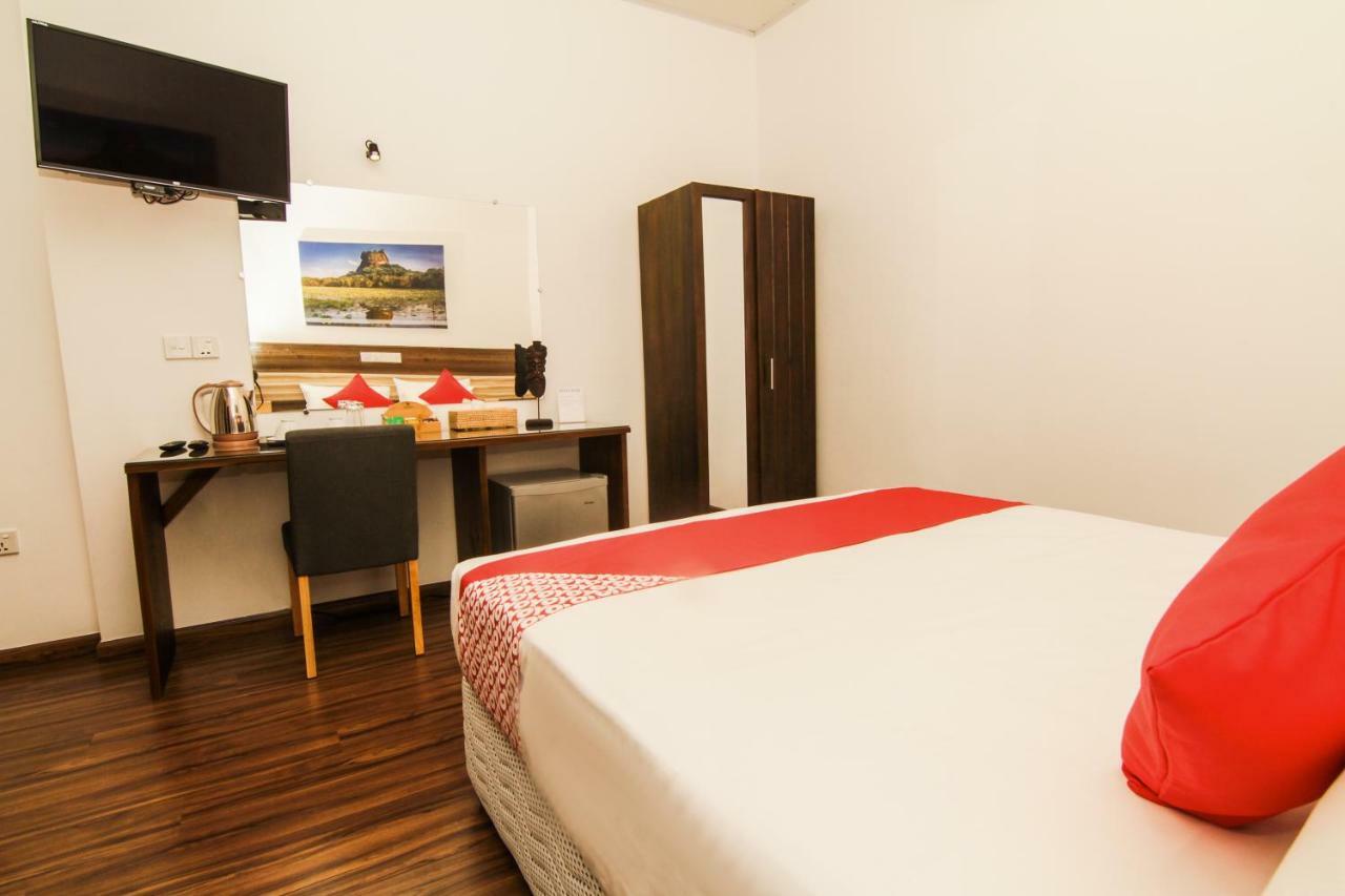 Clove Transit Hotel Kotugoda ภายนอก รูปภาพ