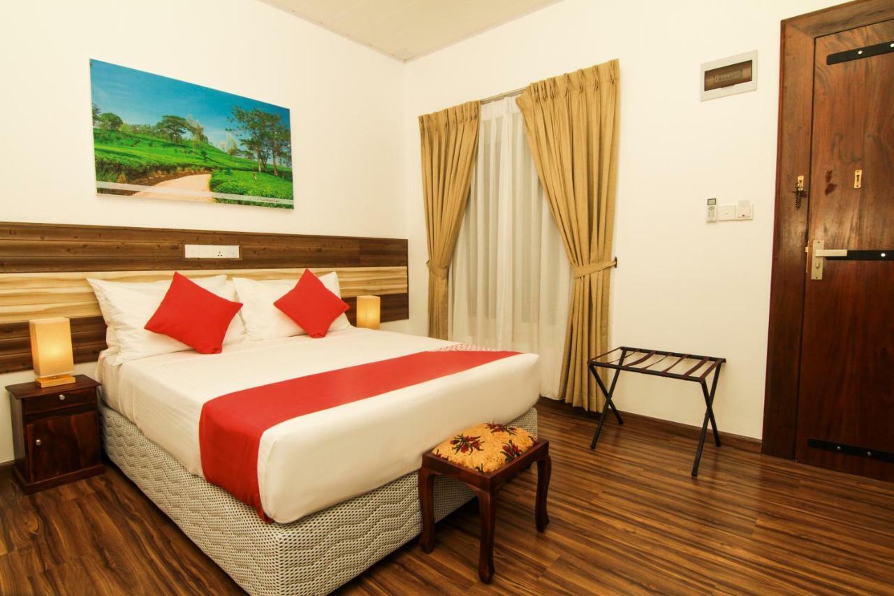 Clove Transit Hotel Kotugoda ภายนอก รูปภาพ