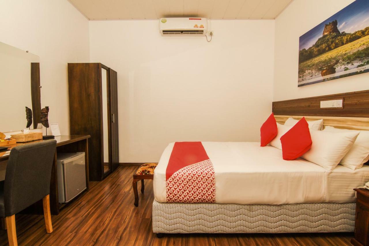 Clove Transit Hotel Kotugoda ภายนอก รูปภาพ