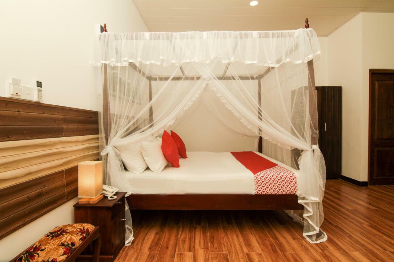 Clove Transit Hotel Kotugoda ภายนอก รูปภาพ