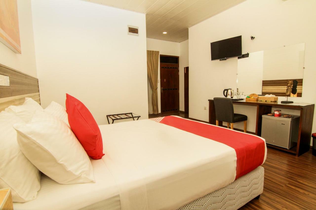Clove Transit Hotel Kotugoda ภายนอก รูปภาพ