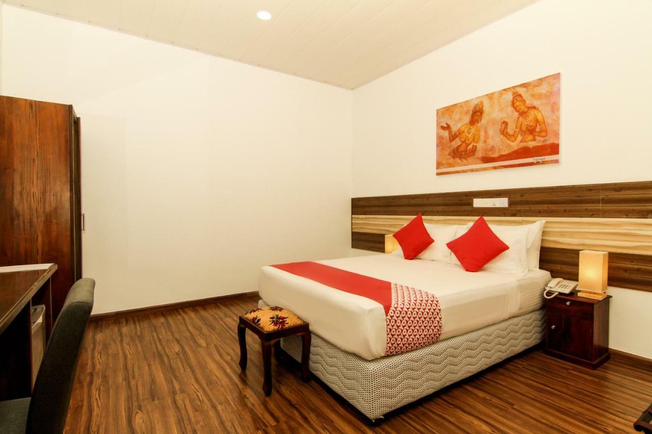 Clove Transit Hotel Kotugoda ภายนอก รูปภาพ