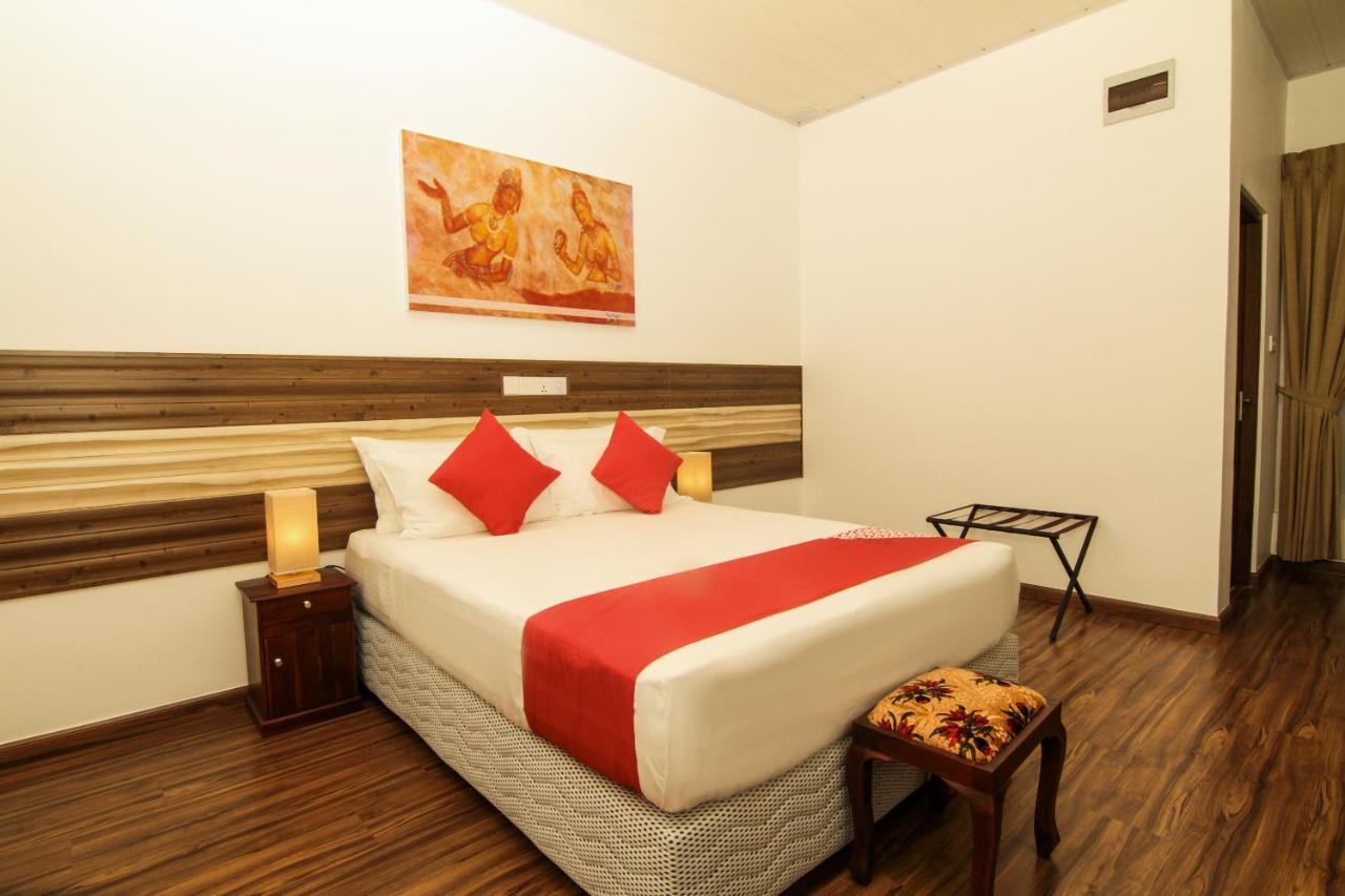 Clove Transit Hotel Kotugoda ภายนอก รูปภาพ