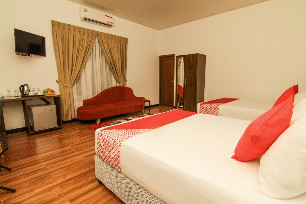 Clove Transit Hotel Kotugoda ภายนอก รูปภาพ