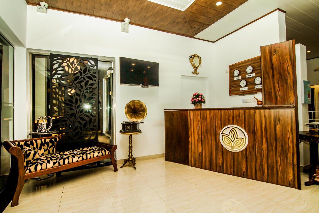 Clove Transit Hotel Kotugoda ภายนอก รูปภาพ