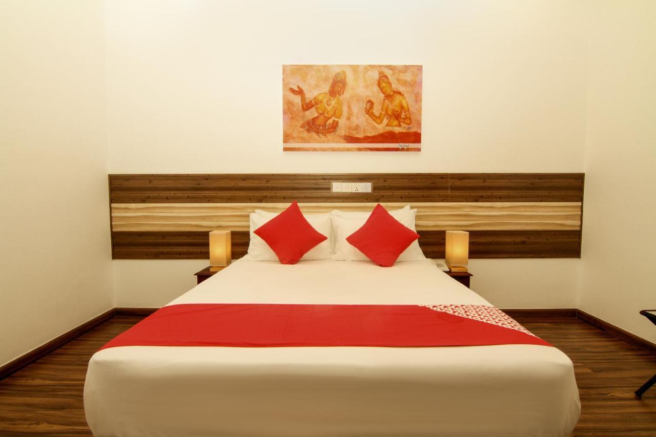 Clove Transit Hotel Kotugoda ภายนอก รูปภาพ